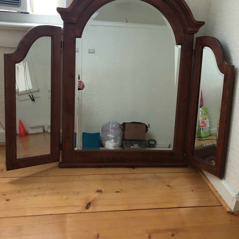 3 Panel Mirror - Picture 2 of 2